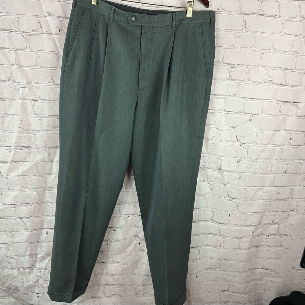Roundtree & Yorke grey dress pants 38x32 Trousers pleated cuffed office neutral
